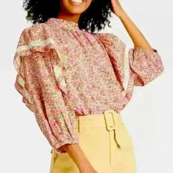 Who What Wear Tops - Who What Wear‎ floral shirt Women’s Size small